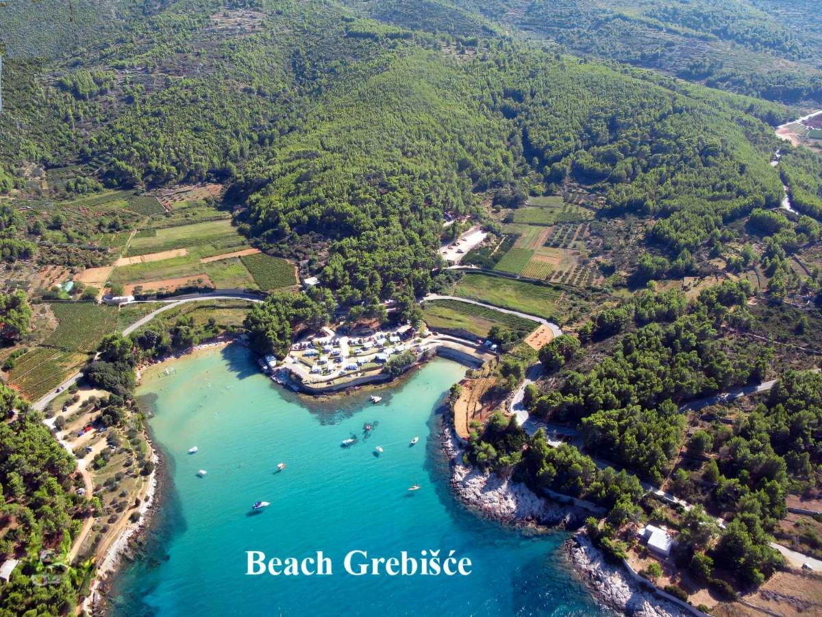 Alena With Terrace And Garden Center Apartma Jelsa (Hvar)