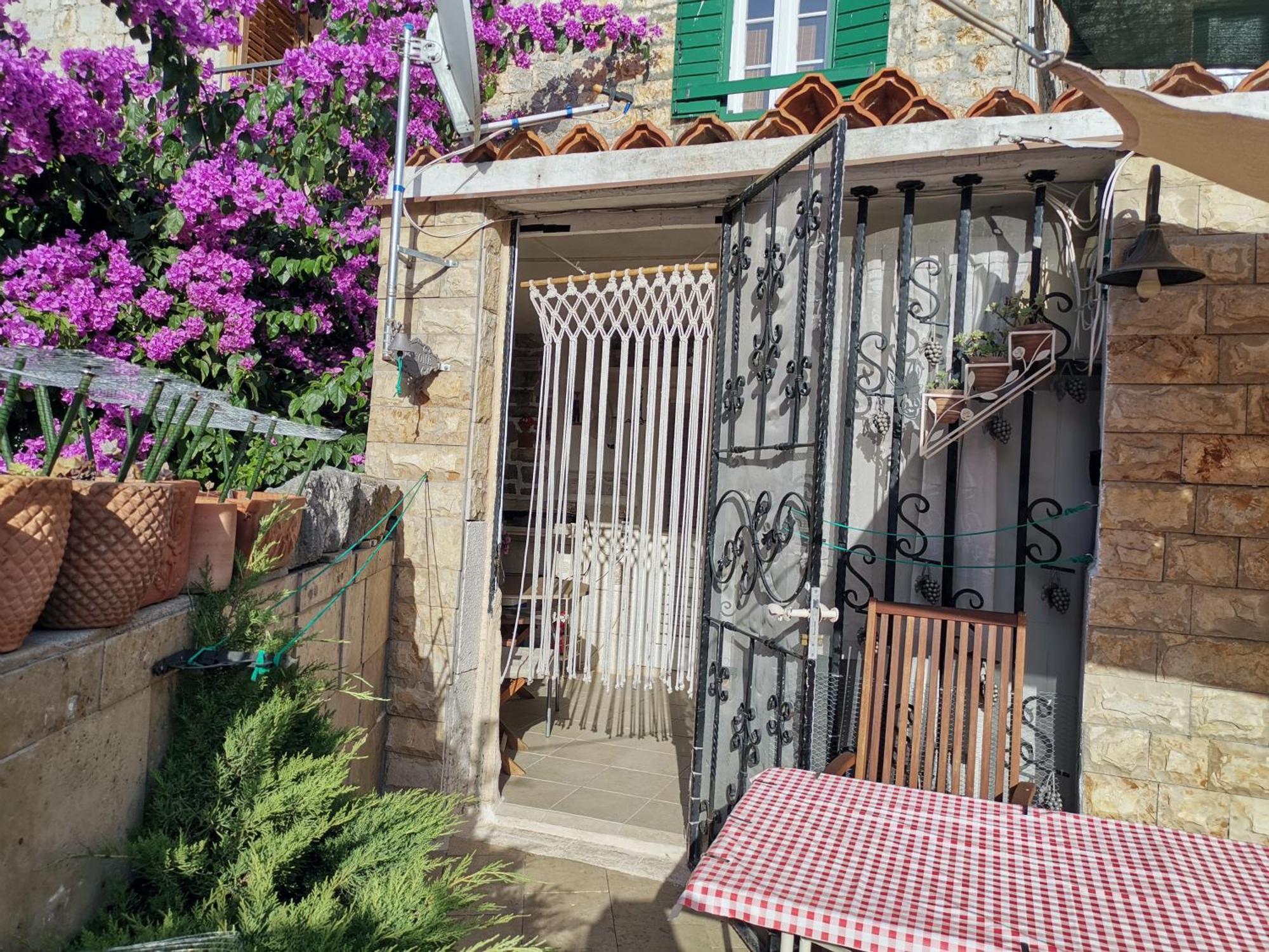 Alena With Terrace And Garden Center * Jelsa (Hvar)