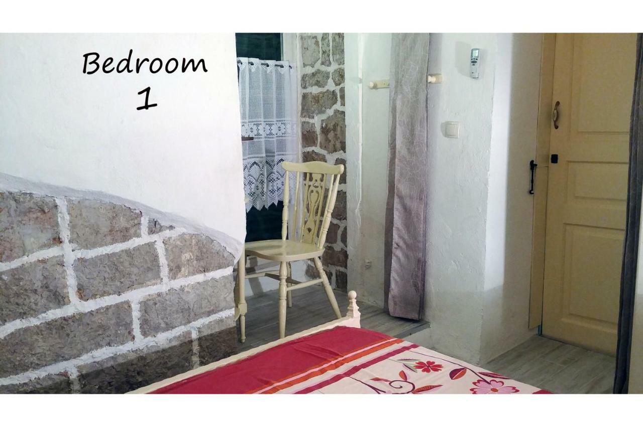 Alena With Terrace And Garden Center Apartma Jelsa (Hvar)
