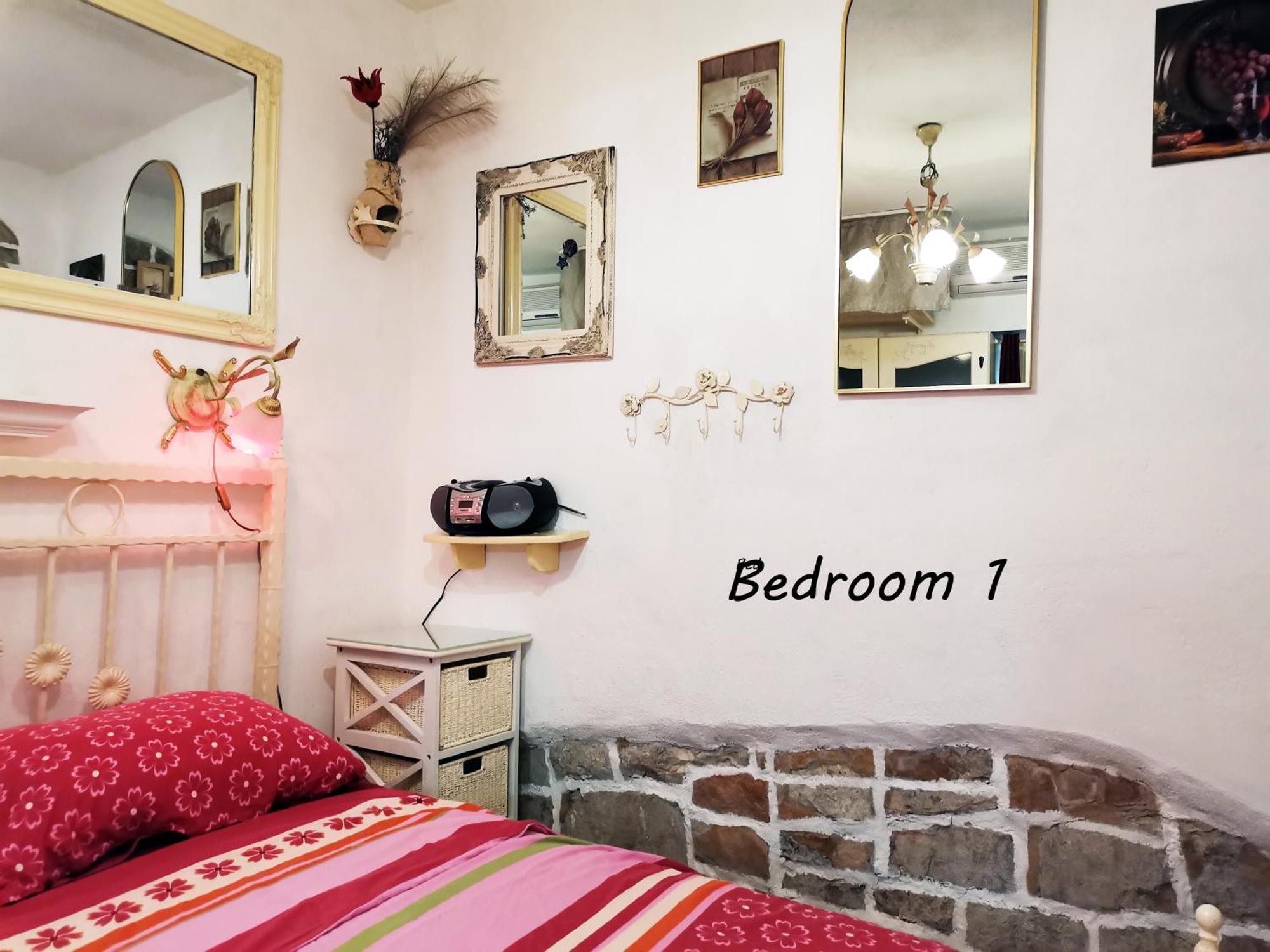 Alena + Terrace + Garden. Quiet Center Apartment